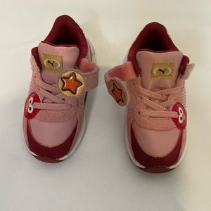 Girl’s Elmo Puma Sneakers. Toddler Rare Sesame Street Size U.S 7C Color